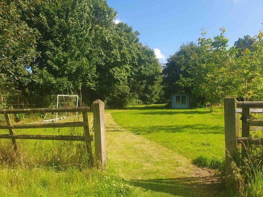 Nature Charm & Fruit Delights, Multi-Generation Celebratory Home -Try, Relax, Repeat - Sellindge Ashford  Eksteriør bilde